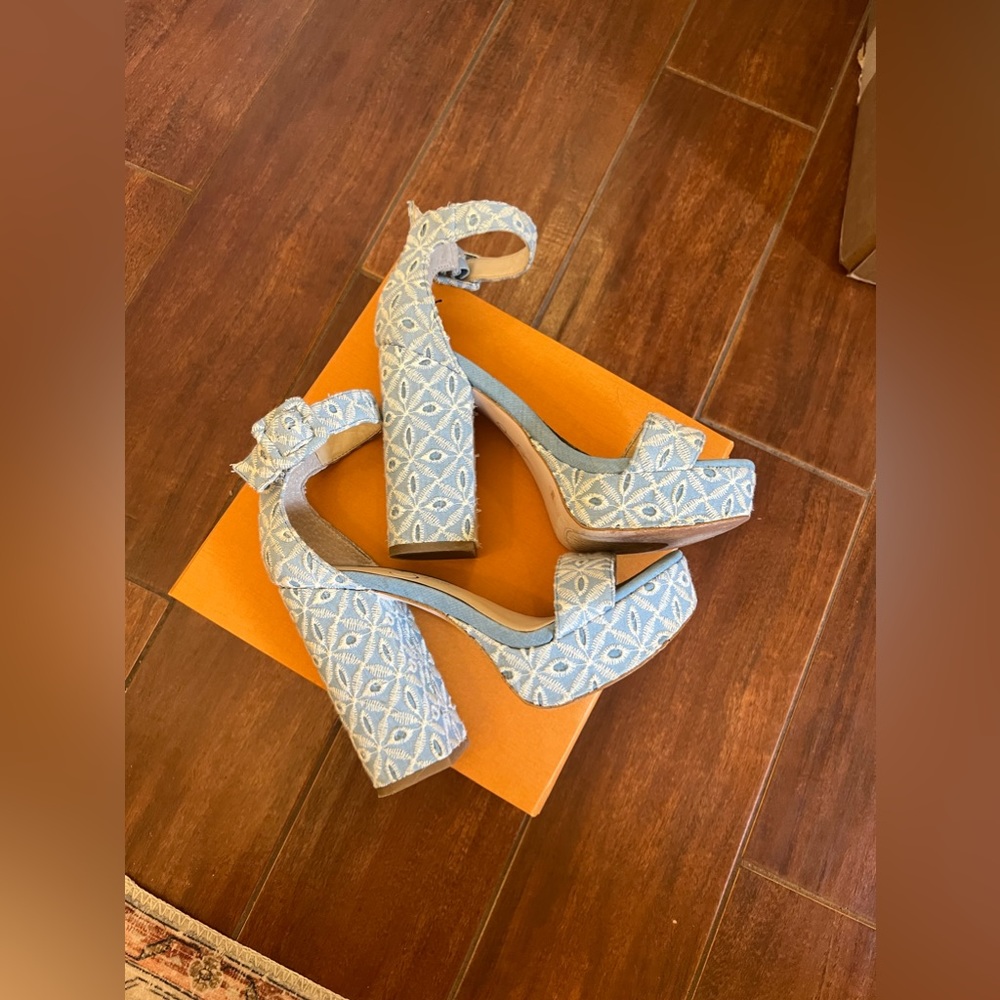 Jessica Simpson “CAIYA” Platforms